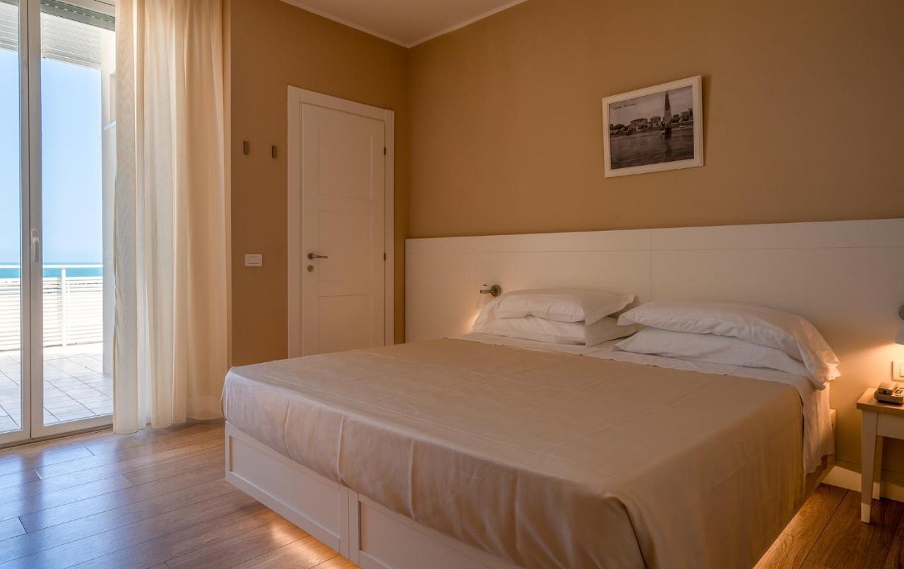 Hotel Bristol Cattolica Exterior photo