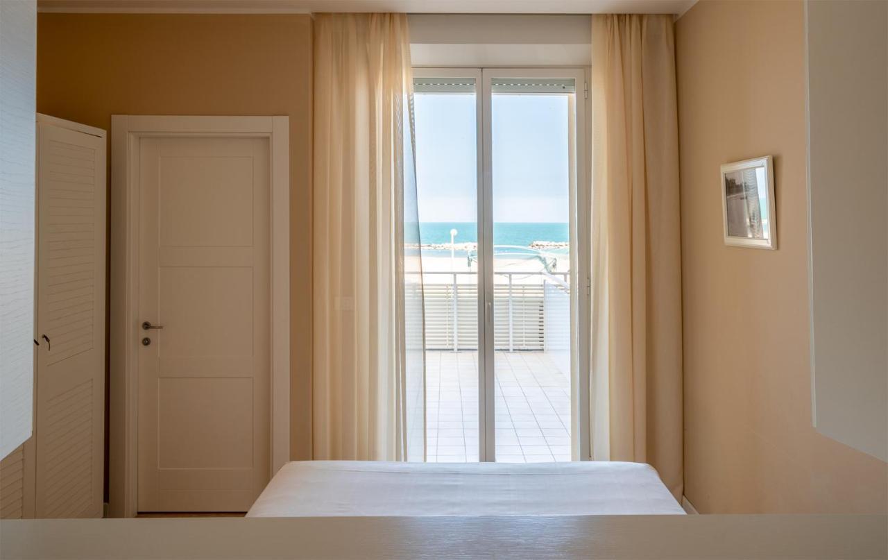 Hotel Bristol Cattolica Exterior photo