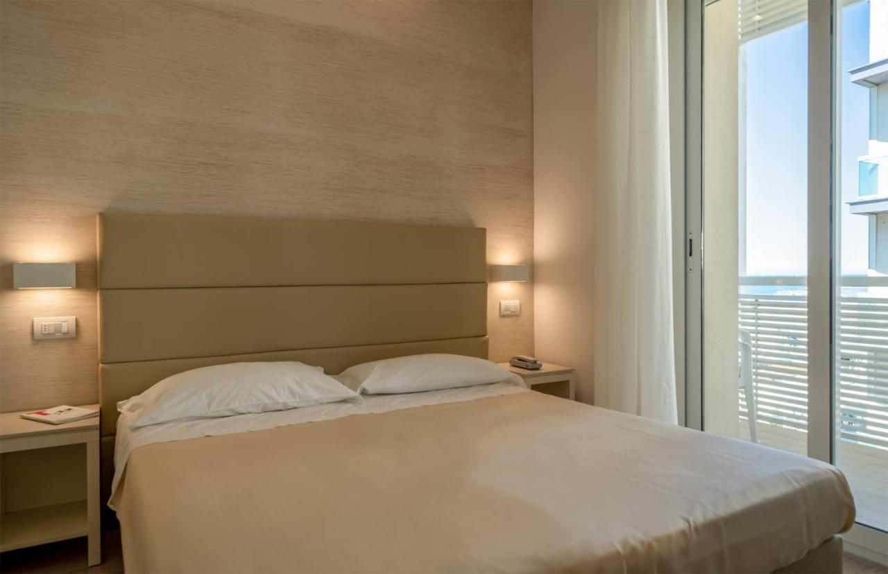 Hotel Bristol Cattolica Exterior photo