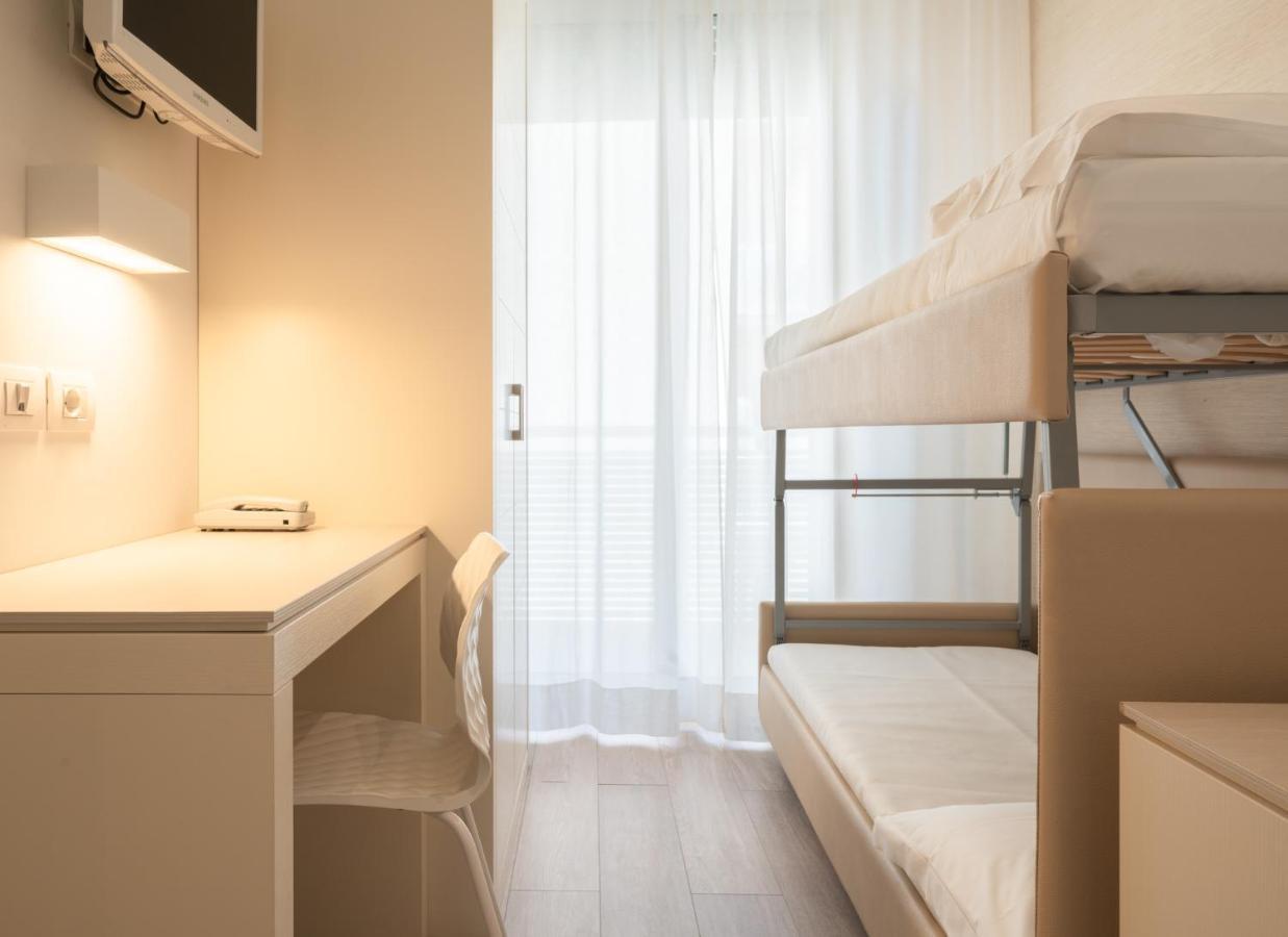 Hotel Bristol Cattolica Exterior photo