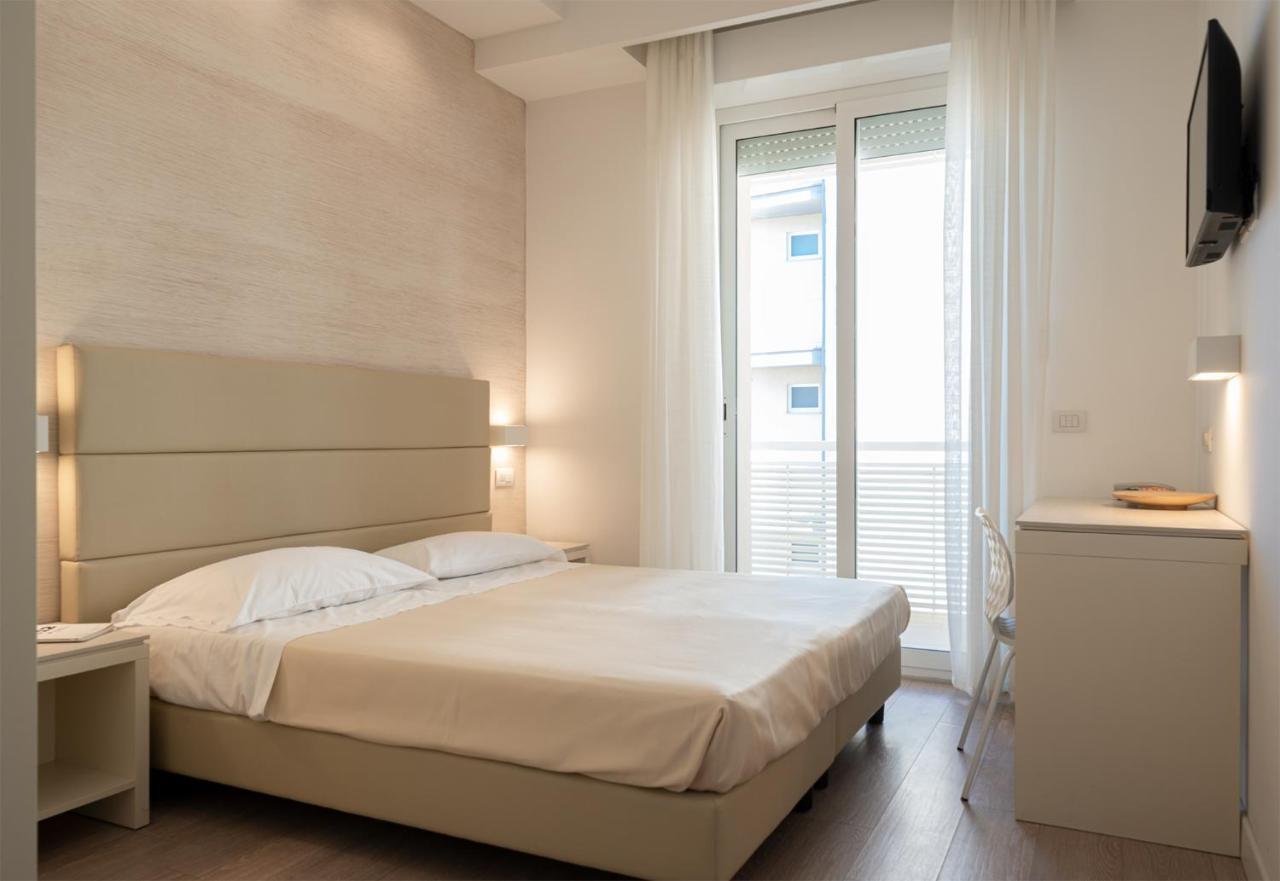 Hotel Bristol Cattolica Exterior photo