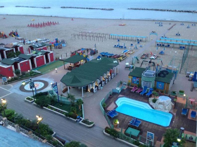 Hotel Bristol Cattolica Exterior photo