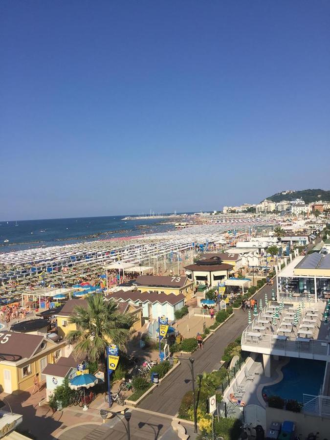 Hotel Bristol Cattolica Exterior photo