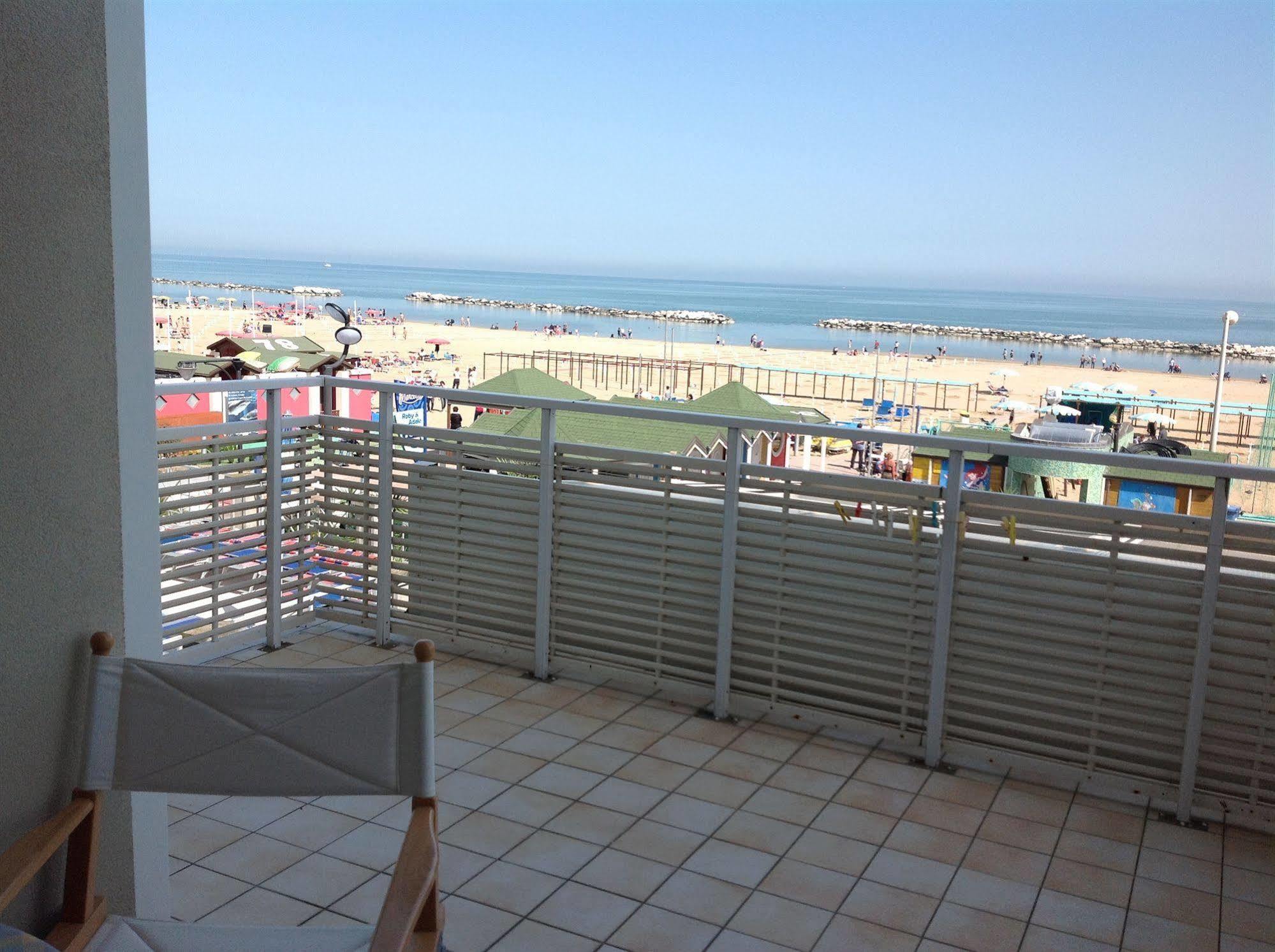 Hotel Bristol Cattolica Exterior photo